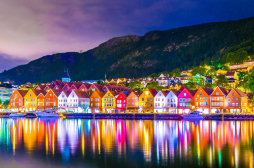 Fargerike, historiske trebygninger ved Bryggen i Bergen.