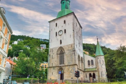 Bergen Domkirke, en historisk og storslått kirke i Bergen.